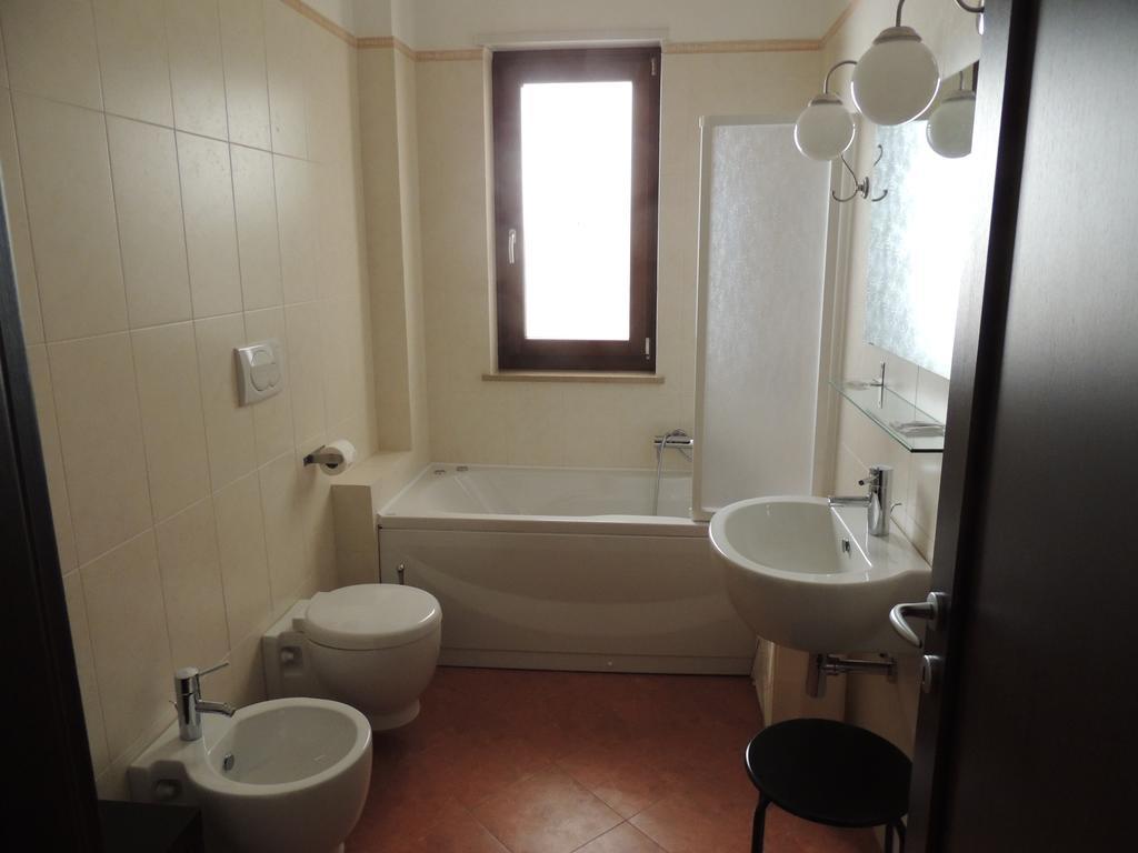 Domus Taranto Unica Sede Otel Oda fotoğraf